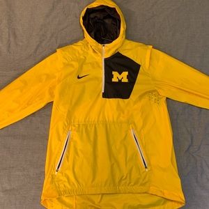 Nike 1/4 Zip Rain Fly Pullover (Maize - M)